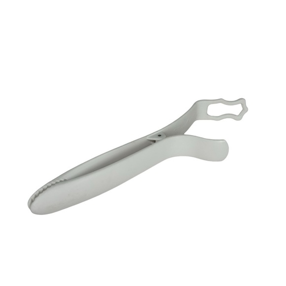 PAMPERED CHEF Tongs White Large clip with teeth Coating/Breading tool Like new - Picture 1 of 7
